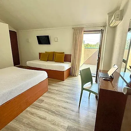 Отель Residencial Dona Teresa *
